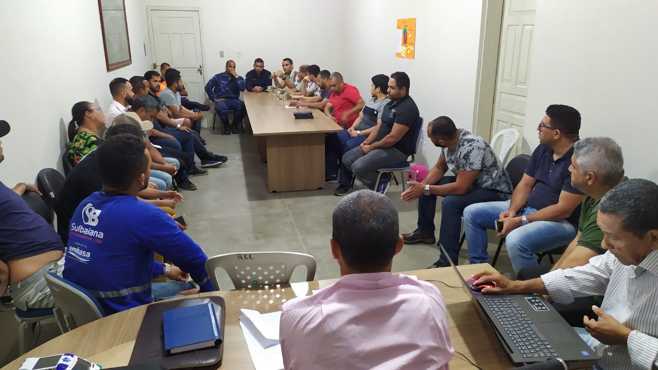 Camacã: Prefeito se reúne com representantes dos blocos e outras autoridades para organização da Festa da Cidade

